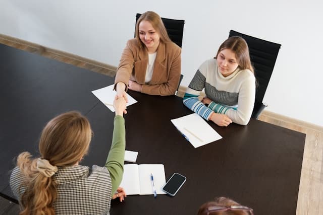 How to Describe Yourself in a Job Interview: 5 Expert Tips